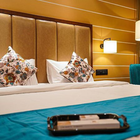 Hotel El Magnifico 苏拉特 外观 照片