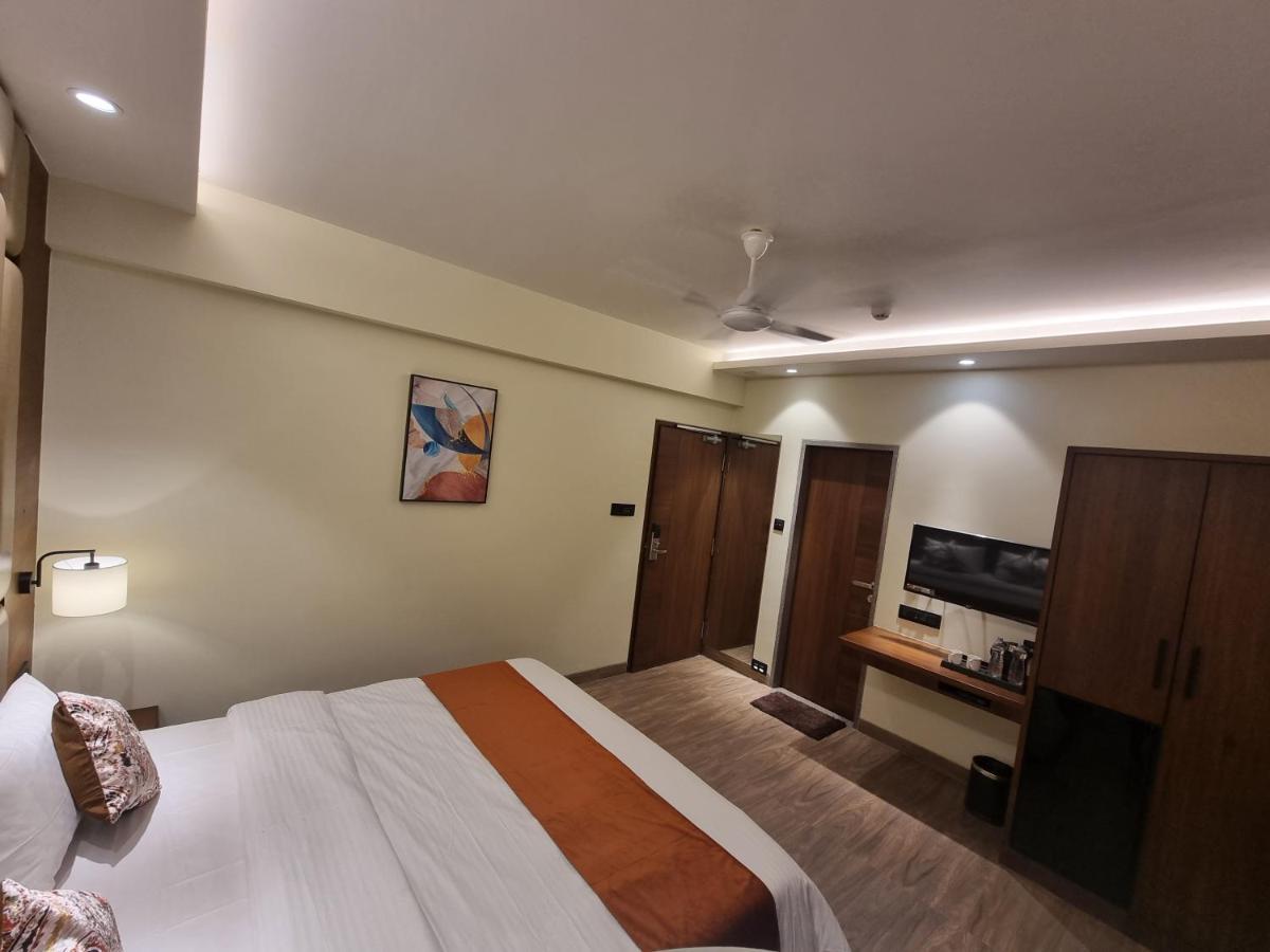 Hotel El Magnifico 苏拉特 外观 照片
