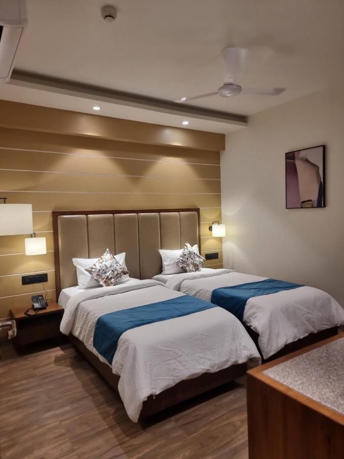 Hotel El Magnifico 苏拉特 外观 照片