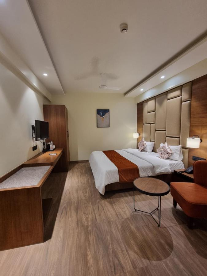 Hotel El Magnifico 苏拉特 外观 照片