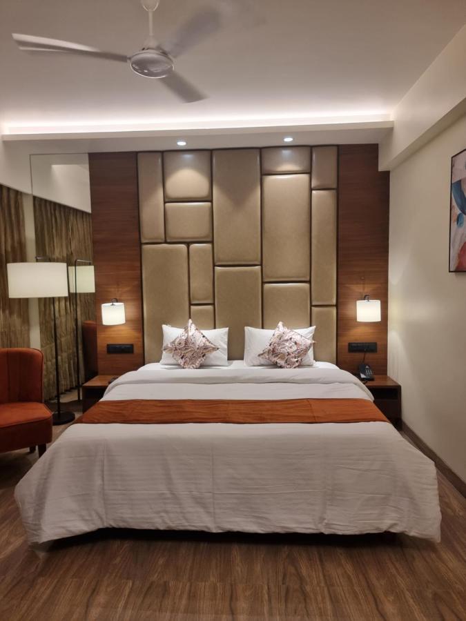 Hotel El Magnifico 苏拉特 外观 照片