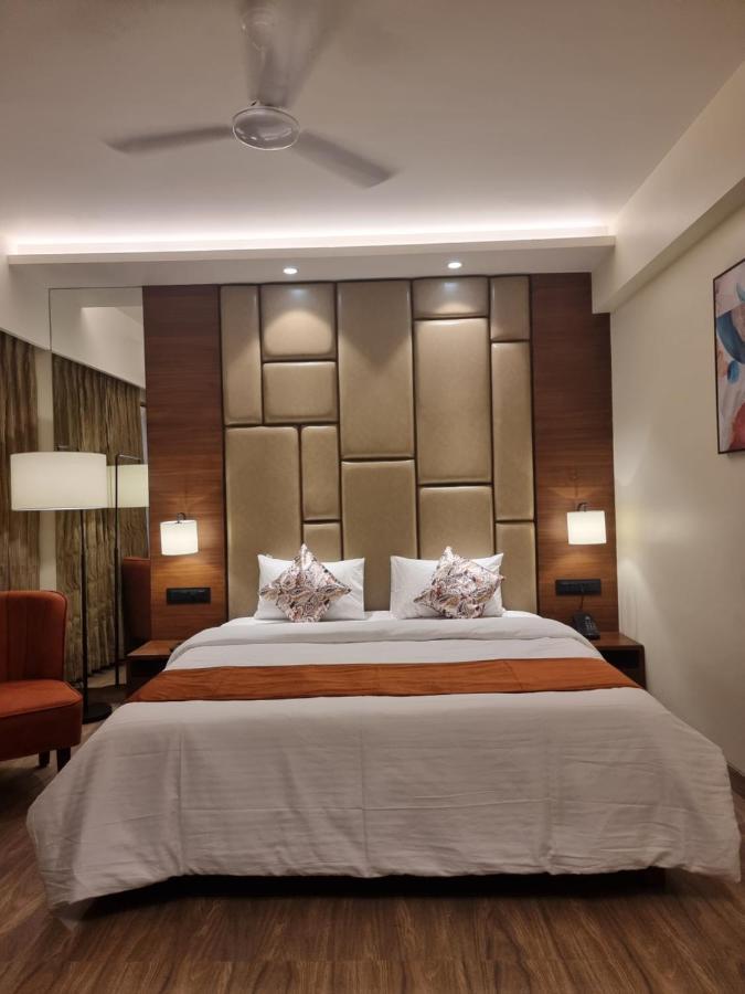 Hotel El Magnifico 苏拉特 外观 照片
