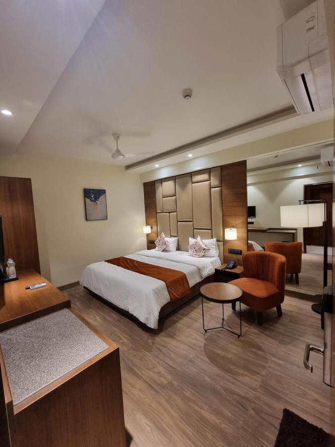Hotel El Magnifico 苏拉特 外观 照片