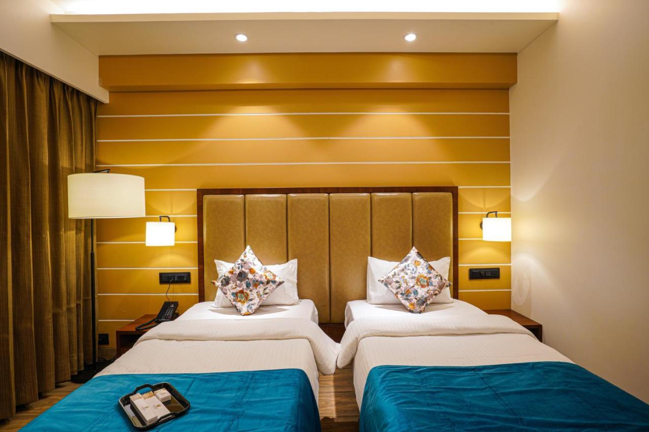 Hotel El Magnifico 苏拉特 外观 照片
