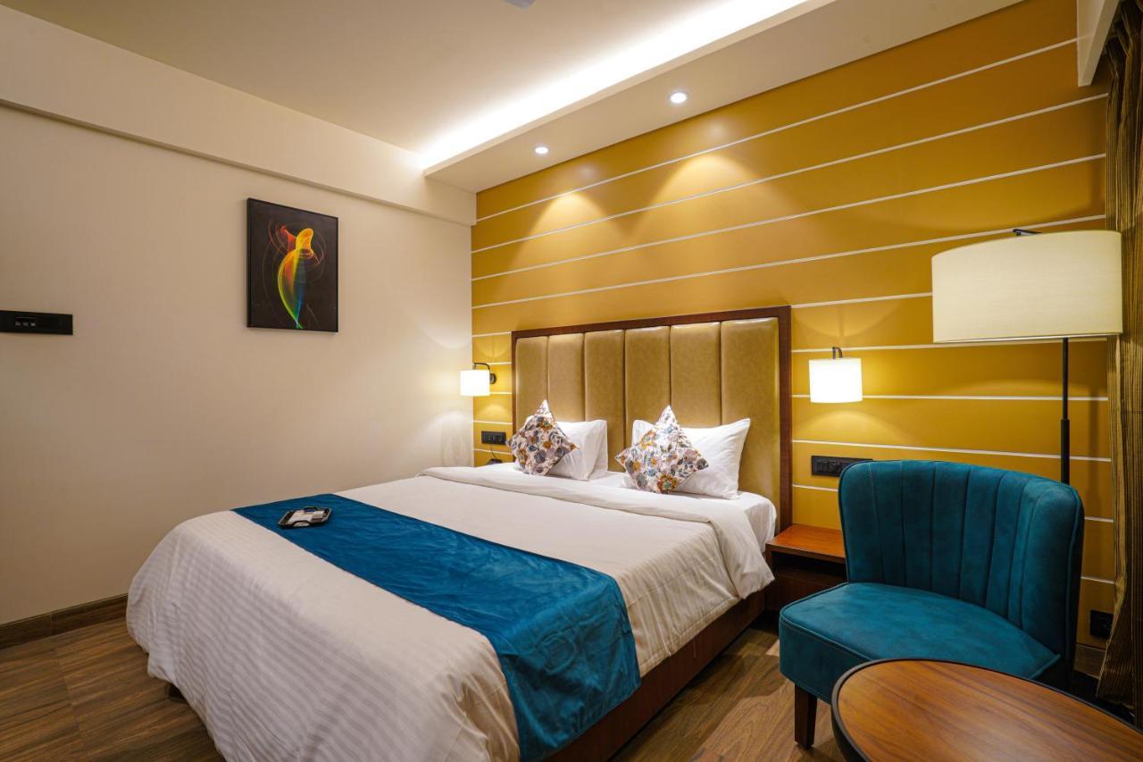 Hotel El Magnifico 苏拉特 外观 照片