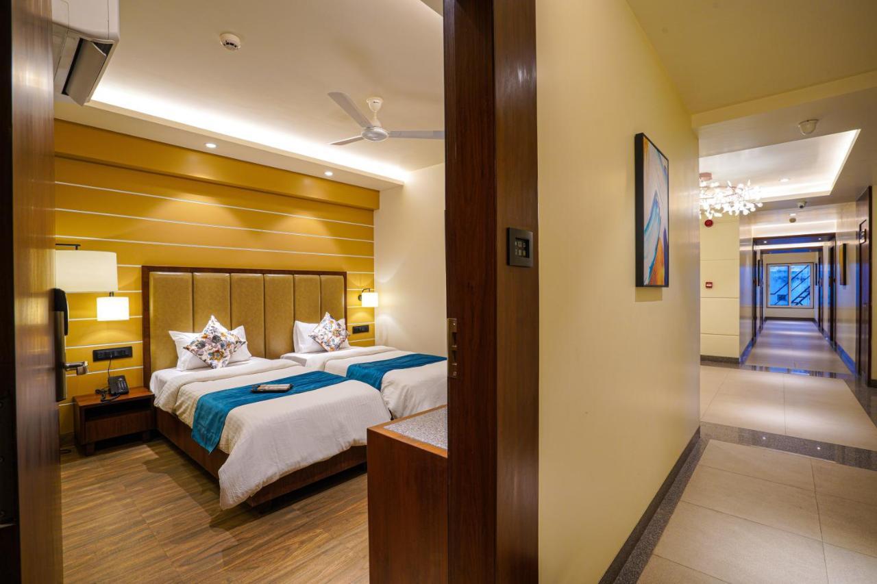 Hotel El Magnifico 苏拉特 外观 照片